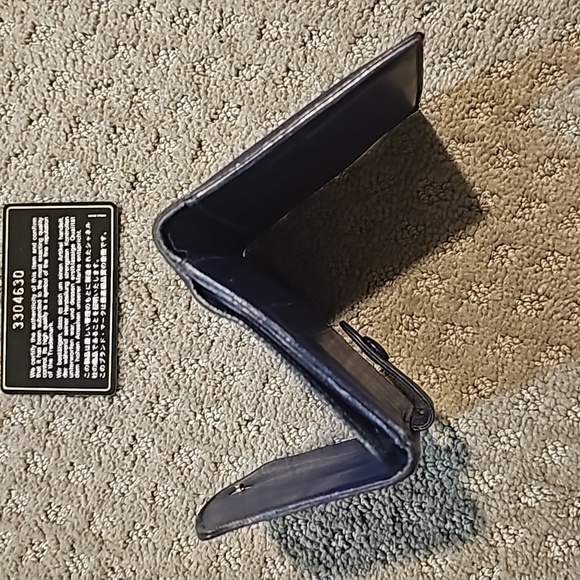 Authentic Chanel CC Logo Caviar Skin Leather Wallet - Picture 9 of 12